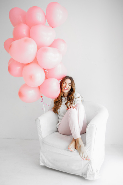 Woman with pink ballons - Zdjęcie, obraz