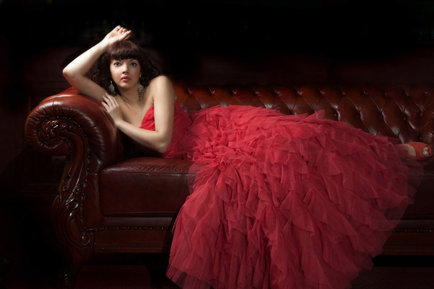 Woman in red on the sofa - Foto, Imagem