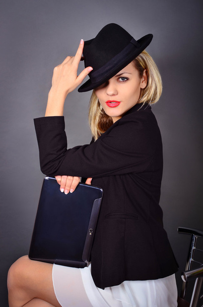 Business woman holding a tablet - Фото, изображение