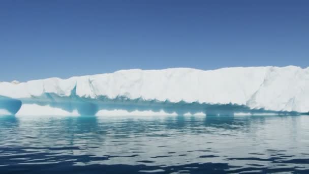 Ledovcové kry plovoucí ve vodě - Záběry, video