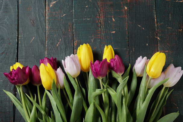 spring tulip bouquet on old boards - Φωτογραφία, εικόνα