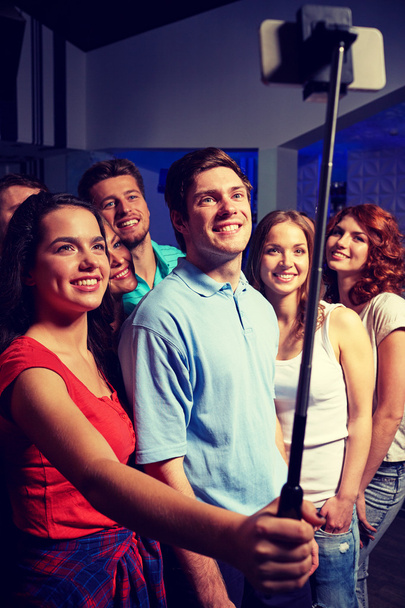 friends with smartphone taking selfie in club - Zdjęcie, obraz