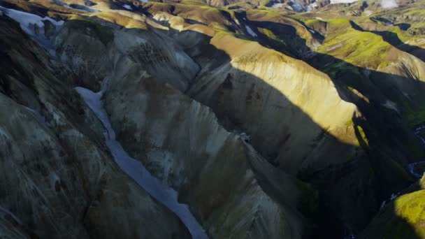 アイスランドの山の岩の多い地域 - 映像、動画
