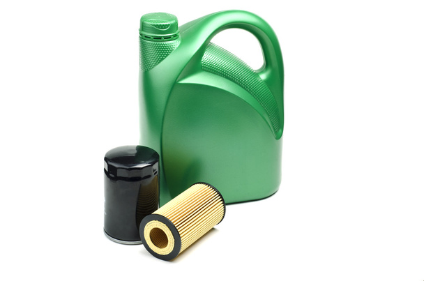 Зелена олійна каністра та фільтри ізольовані
 - Фото, зображення