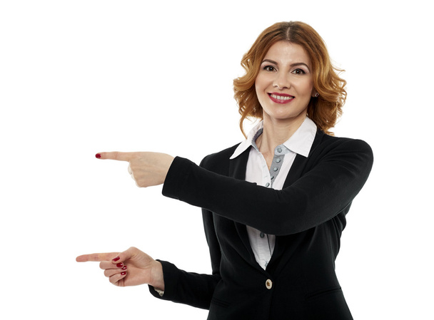 businesswoman pointing to the side - Φωτογραφία, εικόνα