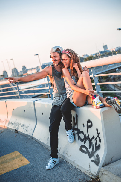 Fashionable and urban couple laughing - Zdjęcie, obraz