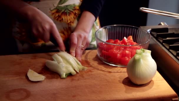 friss zöldségek előkészítése - Felvétel, videó