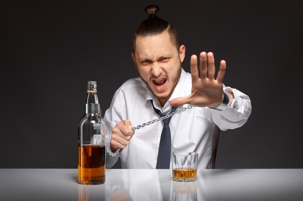 Alcohol dependence in men - Fotoğraf, Görsel