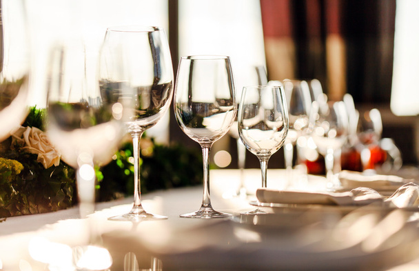 bril op restaurant tabel - Foto, afbeelding