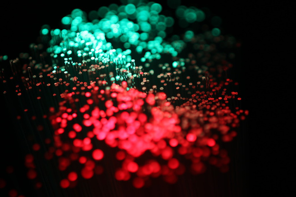 Macro dettaglio fibre ottiche rosso, verde su sfondo nero
 - Foto, immagini