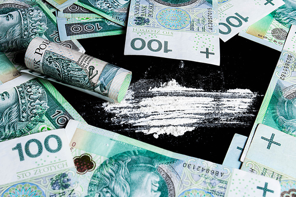 кокаїн і гроші на столі
 - Фото, зображення