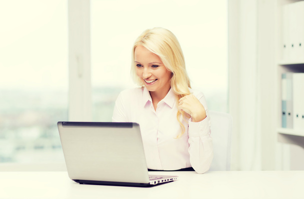 smiling businesswoman or student with laptop - Foto, Bild