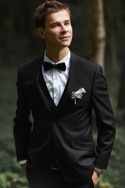 luxury stylish young  groom - Foto, afbeelding