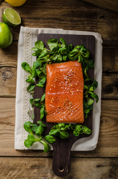 Fresh salmon with salad - Foto, Bild