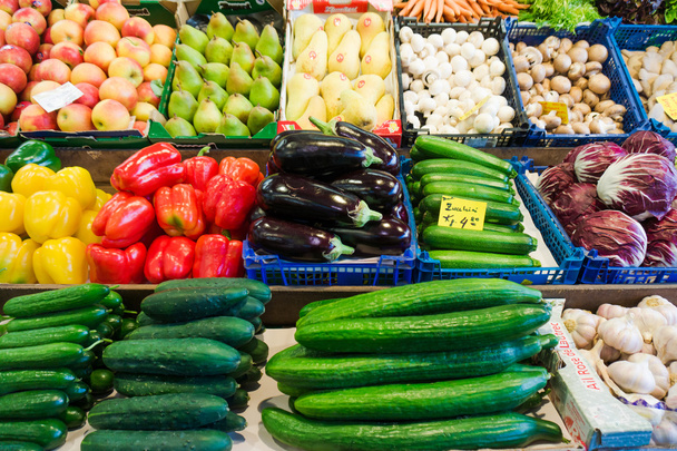 Owoce i warzywa w rynku rolników. - Zdjęcie, obraz