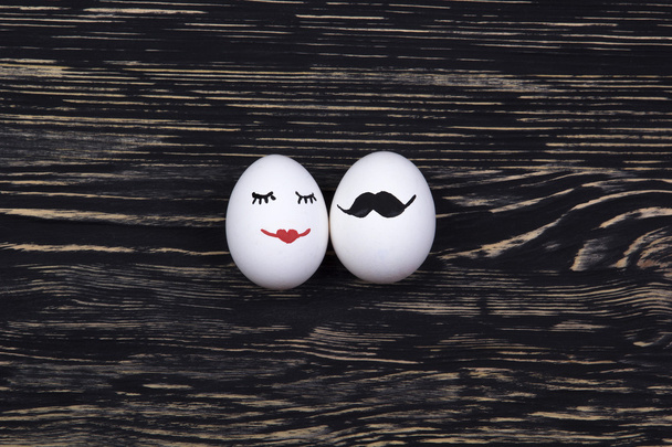 Αστεία αυγά με ζωγραφισμένα πρόσωπα - Φωτογραφία, εικόνα