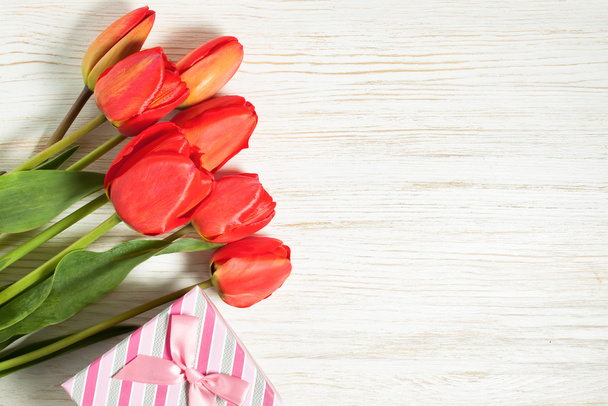 vörös tulipán csokor - Fotó, kép