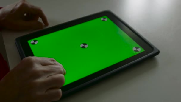 Tablet With a Green Screen on a White Table - Materiał filmowy, wideo
