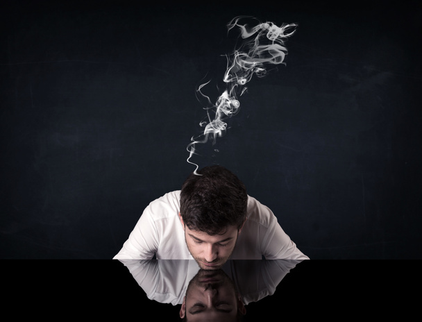Empresário deprimido com cabeça fumante - Foto, Imagem