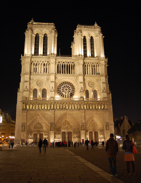 Собор Парижской Богоматери вечером
  - Фото, изображение