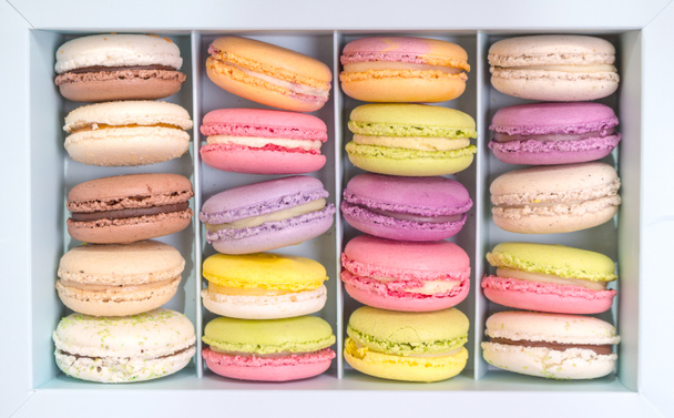 Assorted colorful macaroons in a box - Foto, Imagen