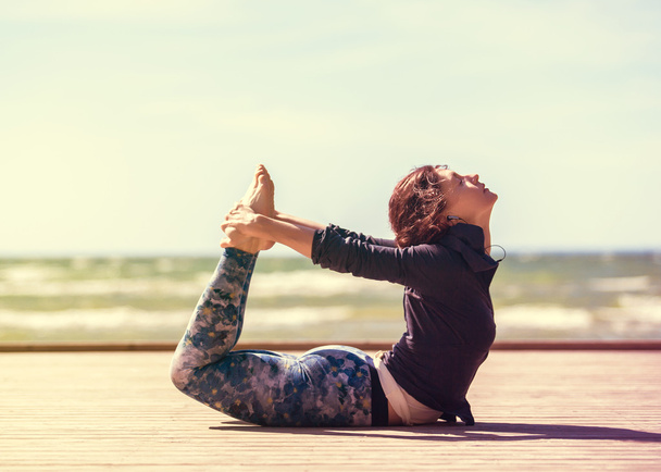 mulher praticando ioga - Foto, Imagem