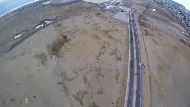 Skydiver está pousando em paraquedas
 - Filmagem, Vídeo