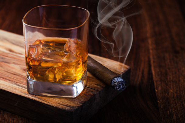 Whisky und Zigarre - Foto, Bild