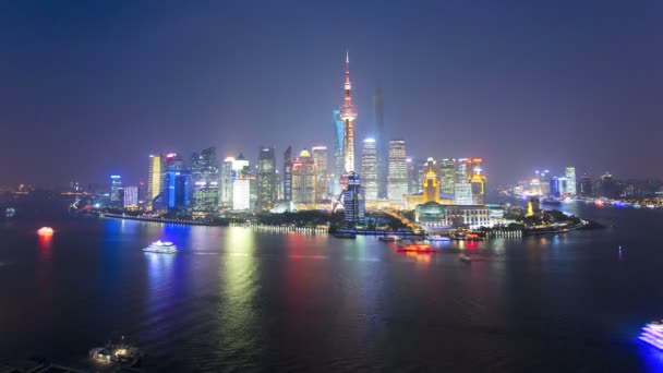 valaistu Shanghai kaupunki ja Huangpu joki
  - Materiaali, video