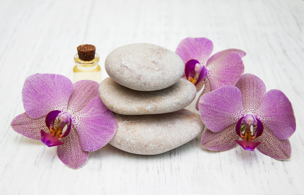 Orchidées et pierres de massage
 - Photo, image