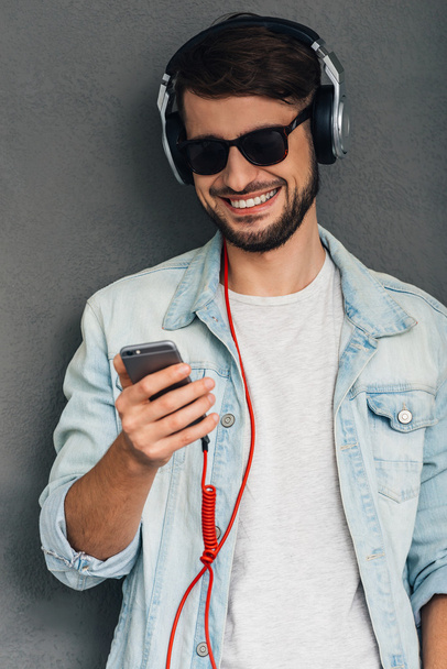 young man in headphones  and smartphone - Foto, Imagen