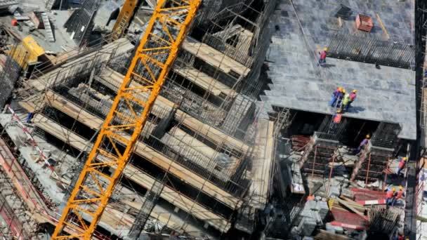 trabajadores en obras de construcción en Dubai
 - Imágenes, Vídeo