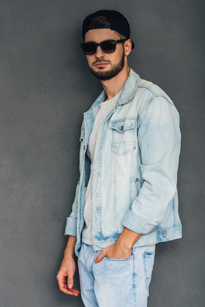 confident young man in sunglasses - Valokuva, kuva