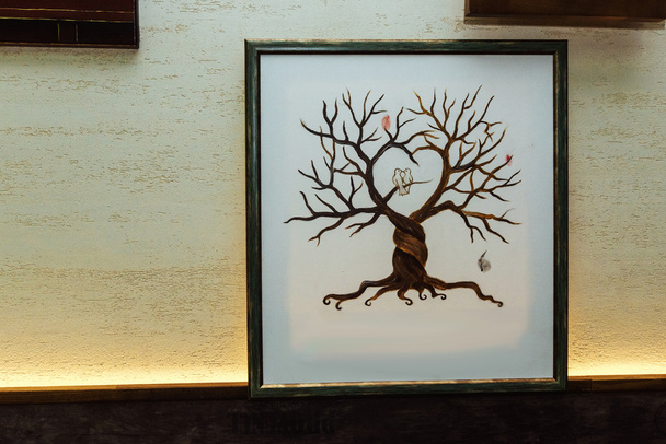 семейное дерево с красочными отпечатками пальцев
 - Фото, изображение