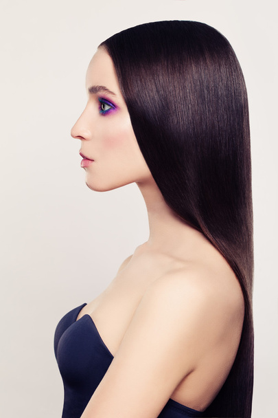 Beautiful Woman with Long Coloring Hair. Profile - Foto, Bild