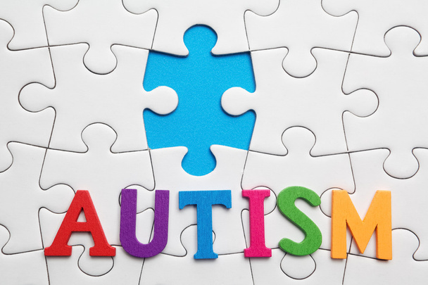 Autism inscription on a white puzzle background - Foto, afbeelding