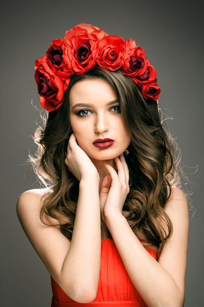 Woman with wreath of red rose - Φωτογραφία, εικόνα