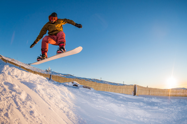 Snowboarder jumping against blue sky - Foto, imagen