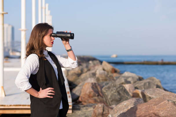 Business woman with a pair of binoculars - Photo, Image