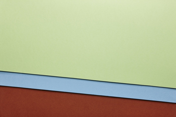 Χρωματιστά χαρτόνια με φόντο πράσινο μπλε κόκκινο τόνο. Αντίγραφο χώρου - Φωτογραφία, εικόνα
