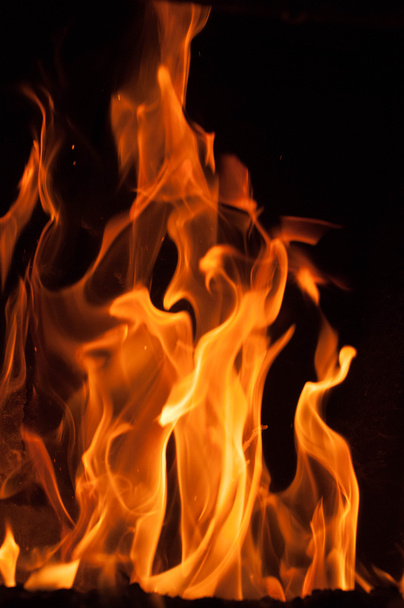 Flammen auf schwarzem Hintergrund. lodern Feuer Flamme Textur zurück - Foto, Bild
