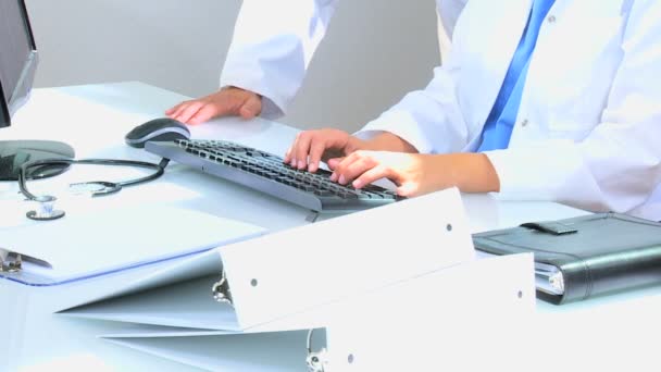 γιατροί χρησιμοποιούν τεχνολογία υπολογιστών - Πλάνα, βίντεο