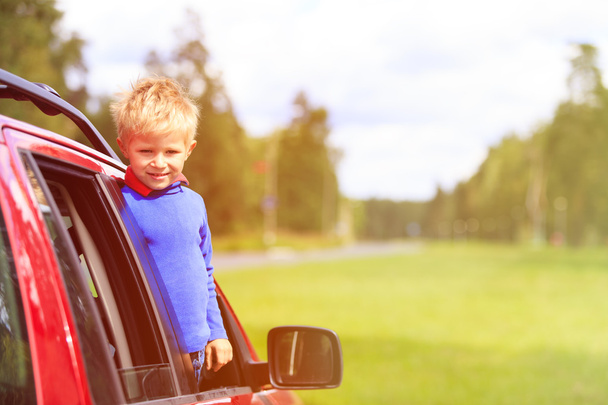 happy little boy travel by car in summer - Zdjęcie, obraz