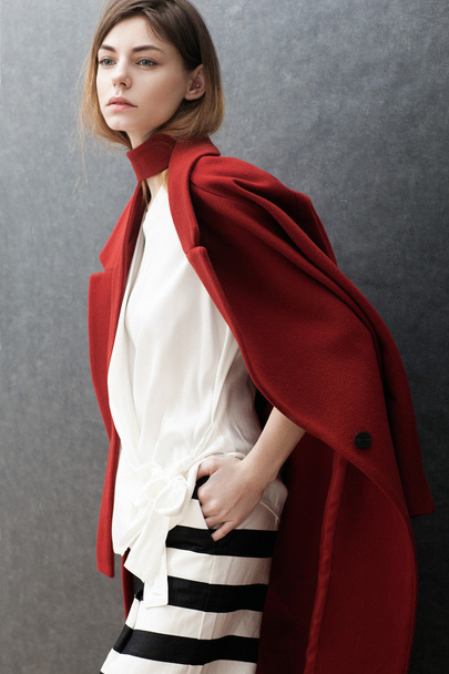 beautiful  woman in coat posing - Foto, Bild