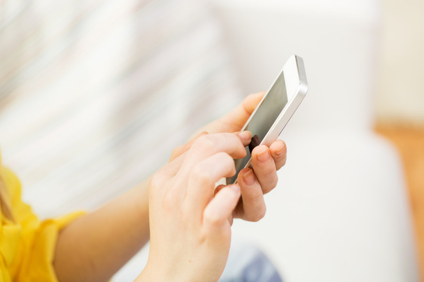 close up of hands texting on smartphone at home - Φωτογραφία, εικόνα