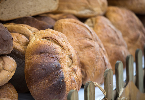The  loaf of rustic bread traditionally roasted. - Valokuva, kuva