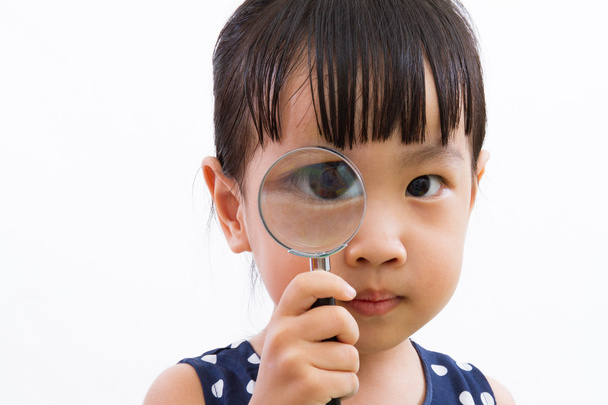 Asian Little Chinese Girl Holding Magnifying Glass  - Foto, immagini