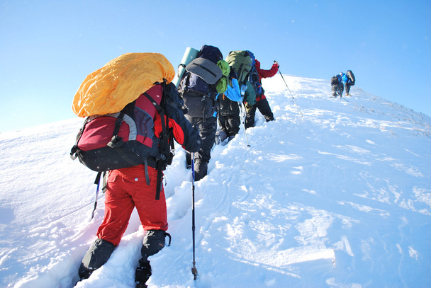 Пеший поход в зимнюю гору
 - Фото, изображение