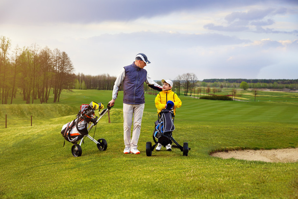 Father with son at golf - Foto, afbeelding
