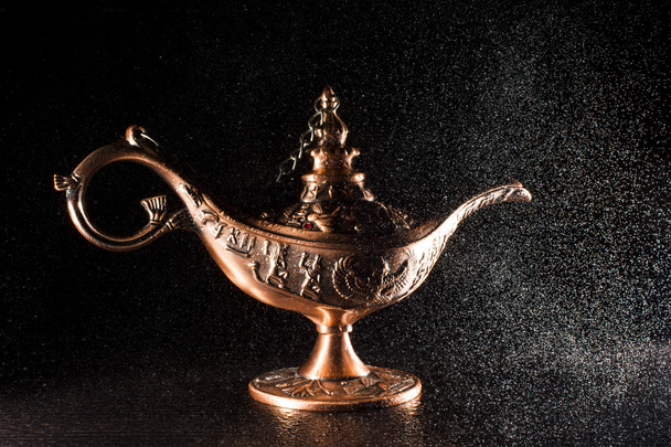 Lampada di Aladino e gocce d'acqua
 - Foto, immagini